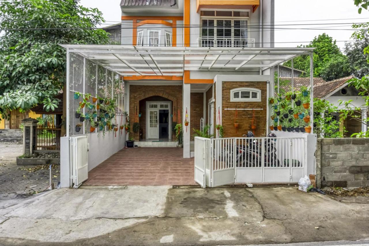 Reddoorz Near Sindu Kusuma Edupark 2 Hotel Cebongan Exterior photo