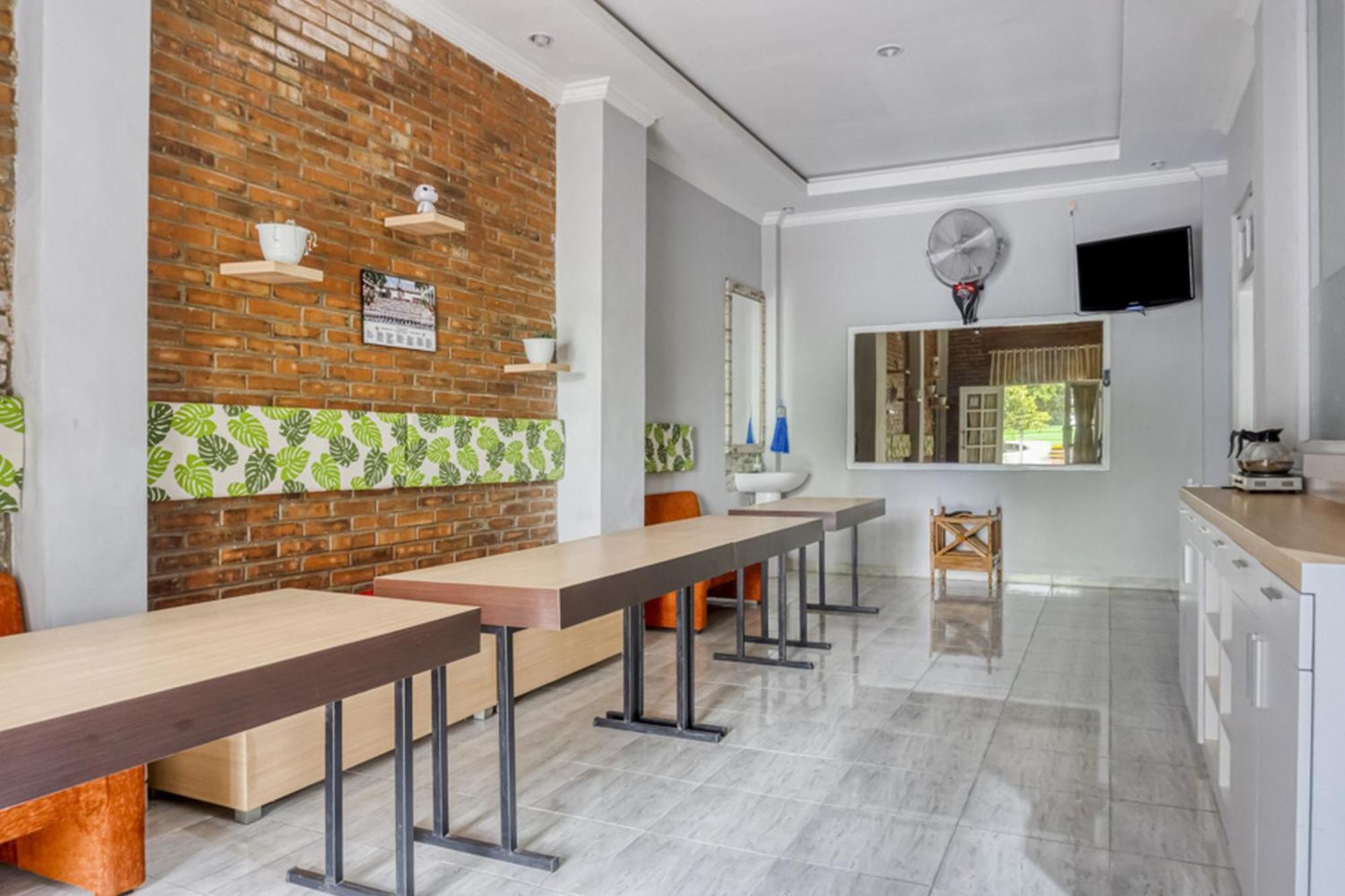 Reddoorz Near Sindu Kusuma Edupark 2 Hotel Cebongan Exterior photo